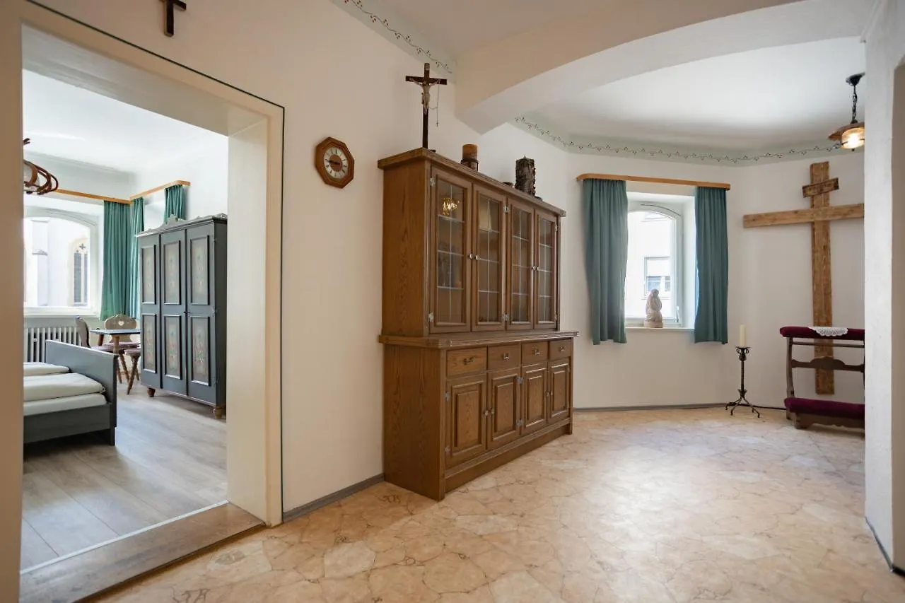 Guest house Gockerlwirt & Pilgerpension Altotting